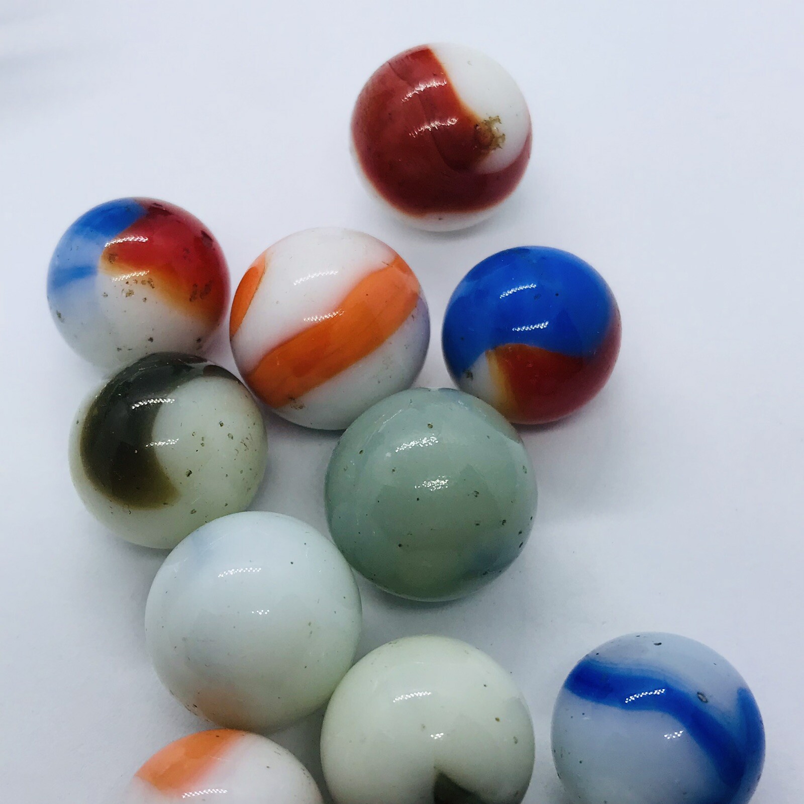 VINTAGE LOT OF 11 MARBLES PELTIER VITRO VARIOUS MIXED SIZES AND COLORS