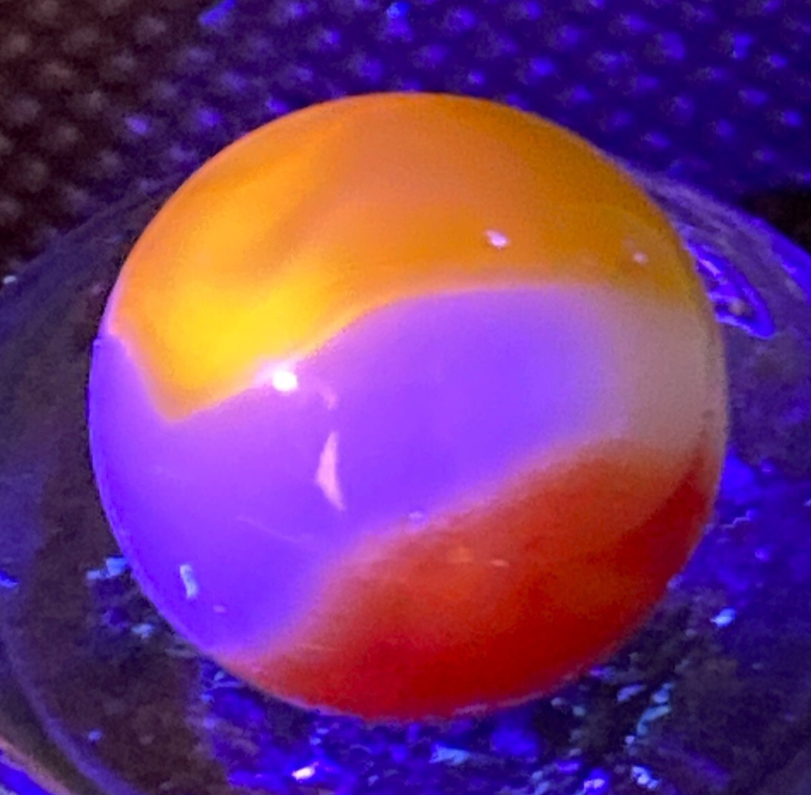 RARE VITRO ALL RED TOMATO MUSTARD CADMIUM URANIUM GLOW UV SWIRL LARGER .62″ M649