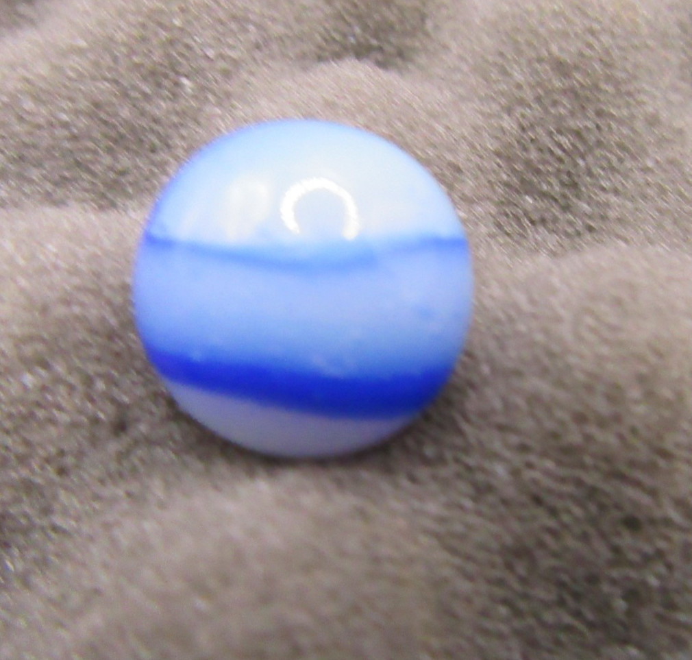 ANTIQUE PELTIER GLASS MARBLE. RAINBO BLUE 5/8″ UV Pre-1938
