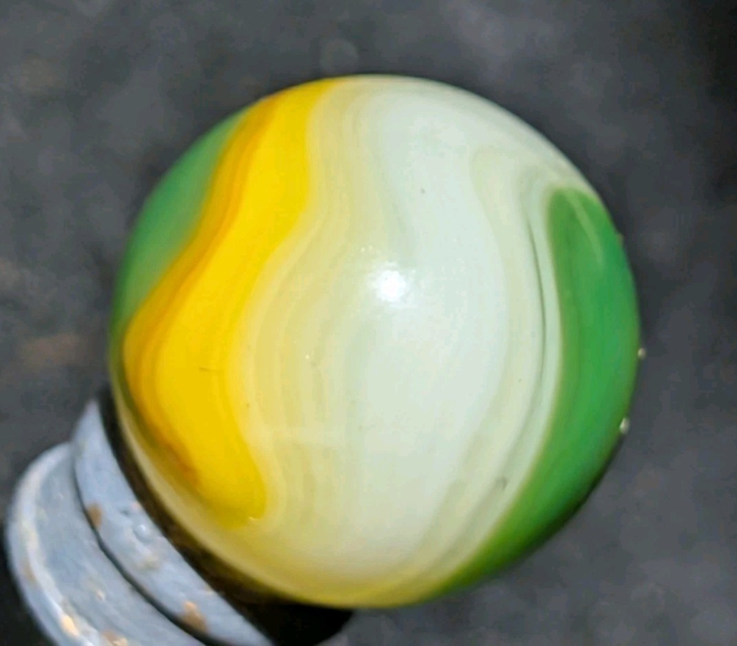SHOOTER SIZE Akro Agate Lemon Lime Popeye-Ade Marble Hot UV Action 23/32″ NM 8.5