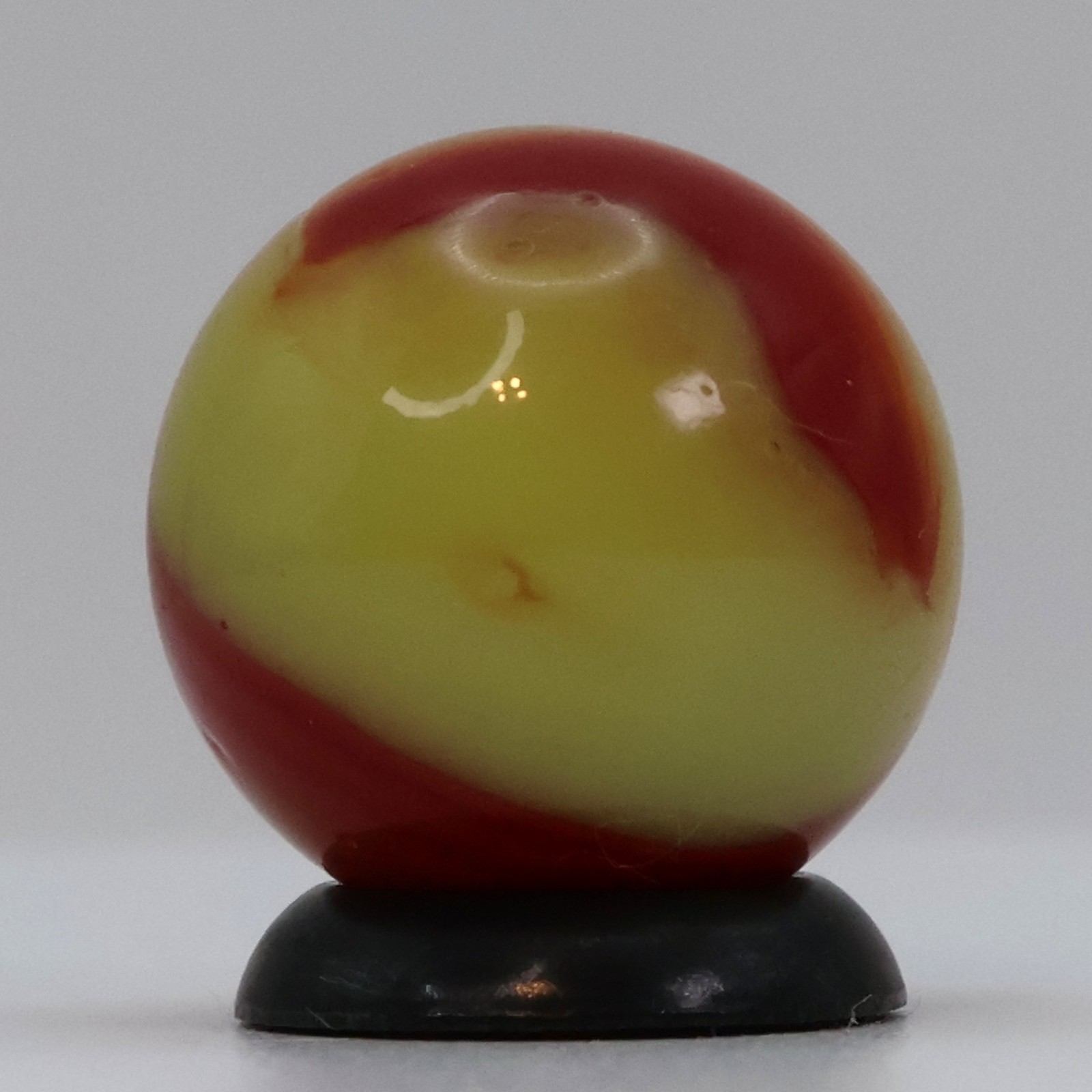 5/8″ Peltier National Line Rainbo Marble Red Bee NM+