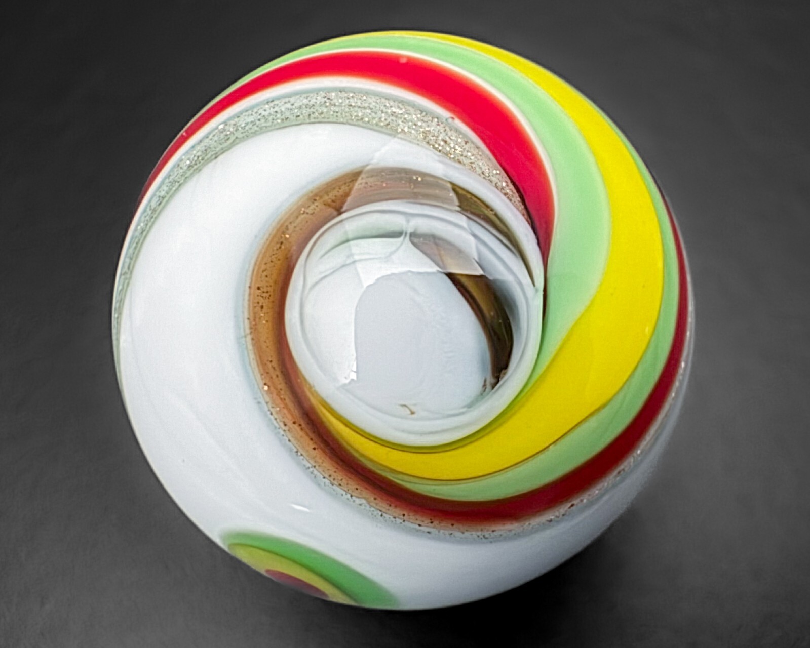 Greg Hoglin 1.12″ 2000 White Silver Green Spiral Handblown Art Glass Marble