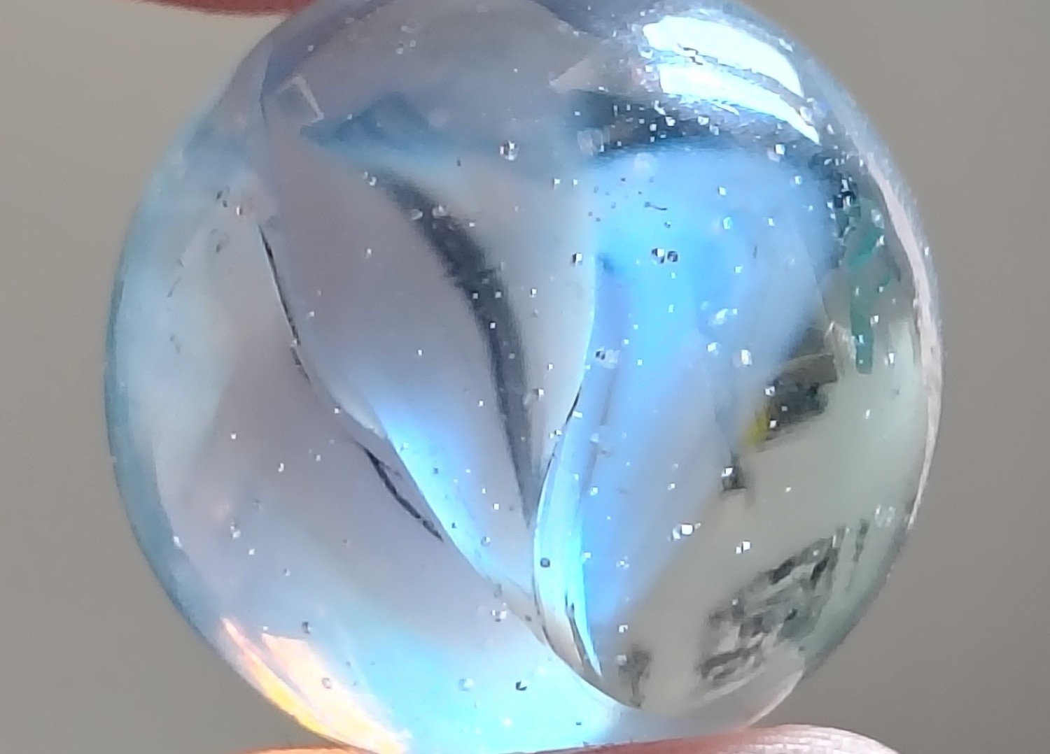 Vintage Fancy Four Vein 0.59″ White Blue Cats Eye Marble Ox Hair? Peltier Glass