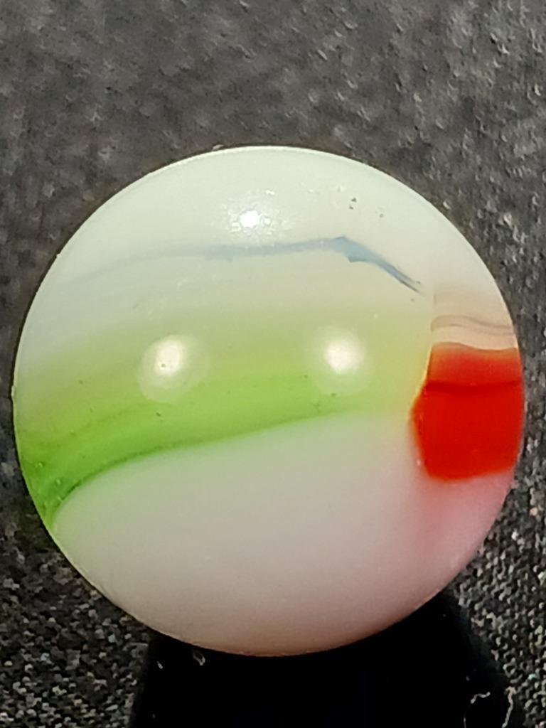 Vitro Agate .55″ Christmas Tri-Lite Red Green White Near Mnt Serious Marble A216