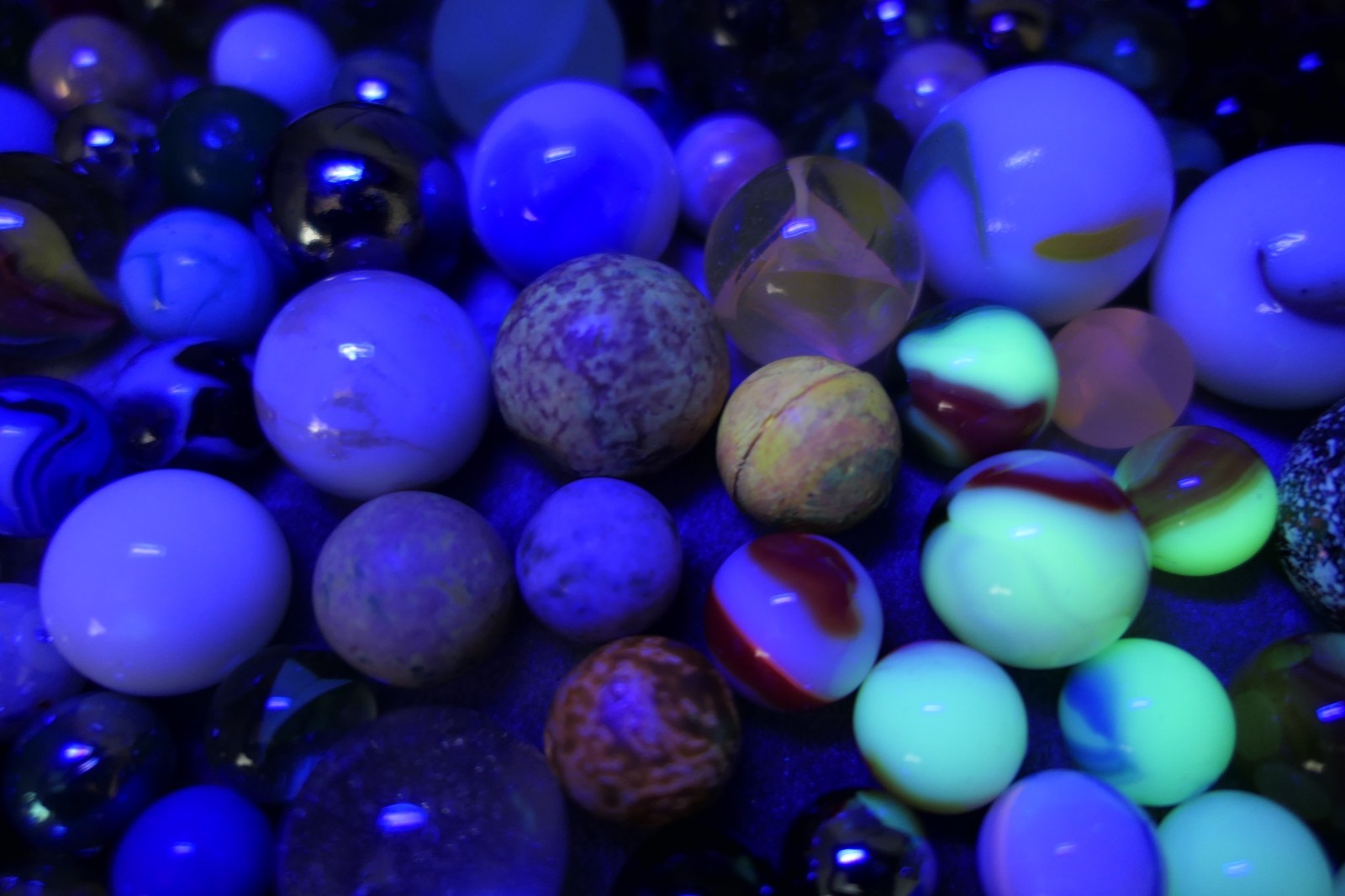 Lg Lot Vtg Marbles – Mixed Clay, Glowing, Cats Eyes, Solids, Shooters, Swirls
