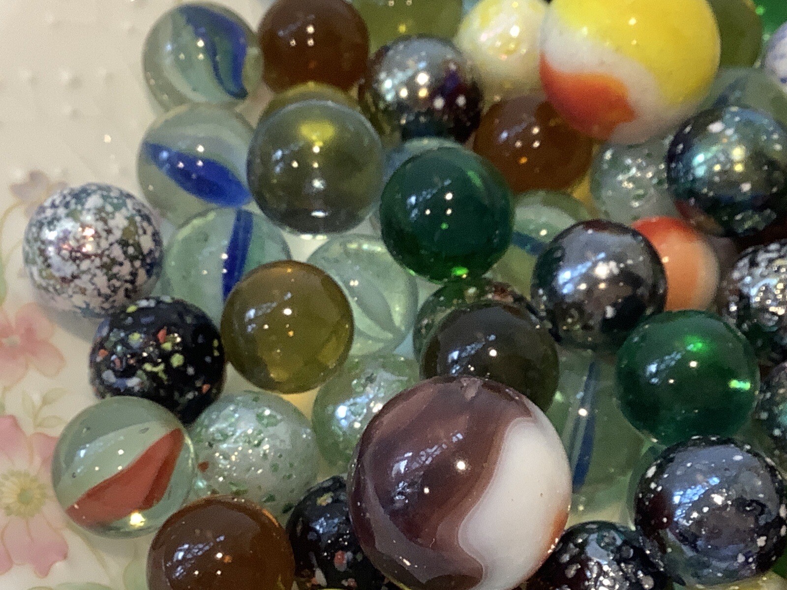 Marbles Glass In Large Candy Plastic Jar Lot 3 Toys Tom Bowlers