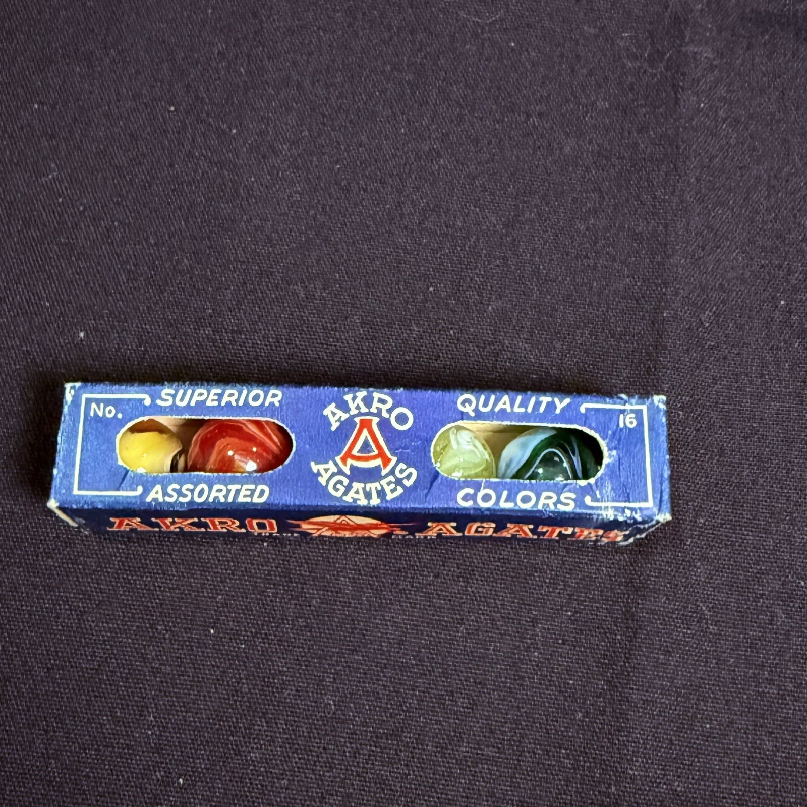 Akro Agate No. 16 Box w 5 marbles