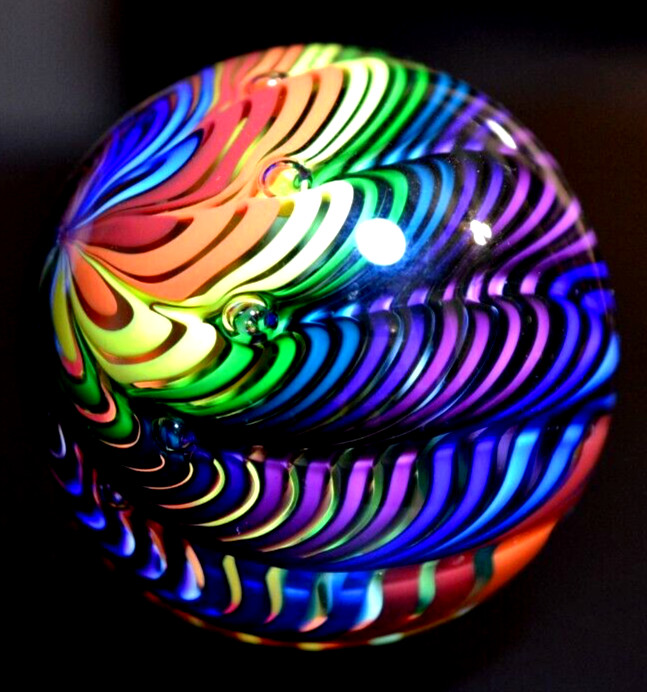 JAMES ALLOWAY GLASS MARBLE/2.711″ORB-RAELYNBOW #58-FAST WORLDWIDE SHIPPING