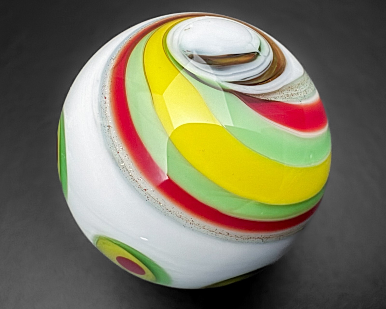 Greg Hoglin 1.12″ 2000 White Silver Green Spiral Handblown Art Glass Marble