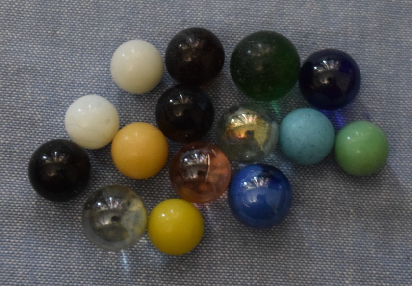 Vintage Lot of 15 Glass Multi-Color Marbles 14 to 18 mm C141