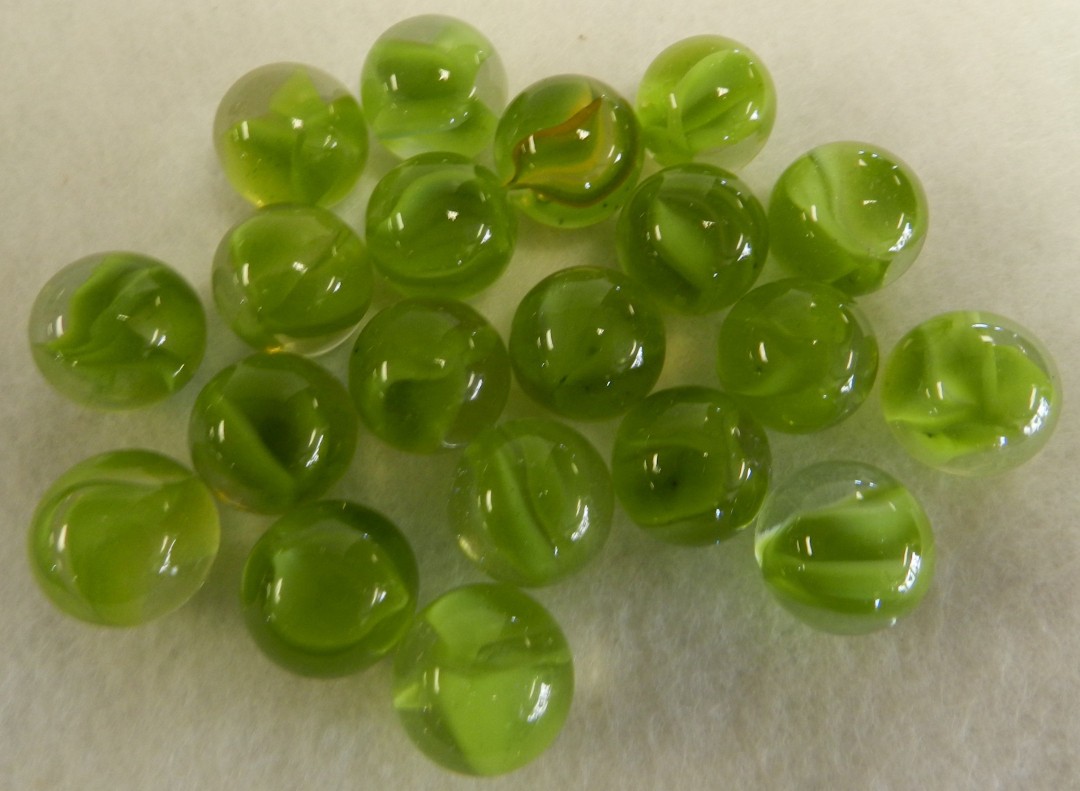 #20616m Vintage Group or Lot of 20 Aventurine Cat’s Eye Marbles