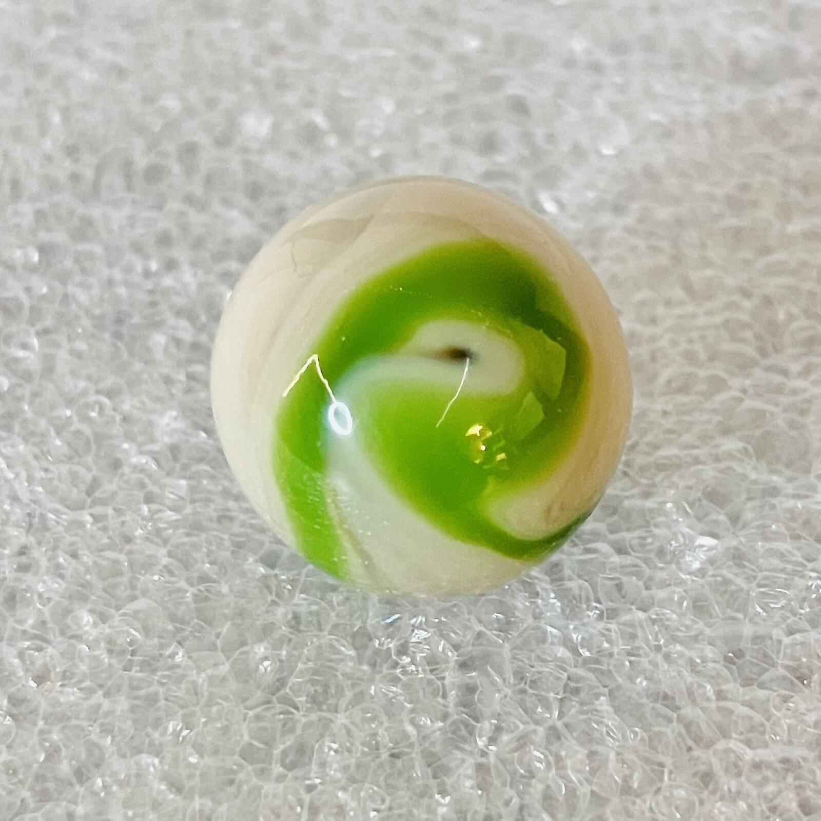 Ravenswood “R” Swirl Marble .63″ Wet NM+ Green White Clear