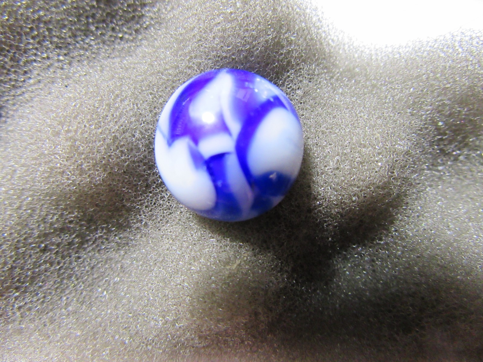 VINTAGE ALLEY AGATE SWIRL MARBLE. COBALT BLUE/WHITE 5/8″