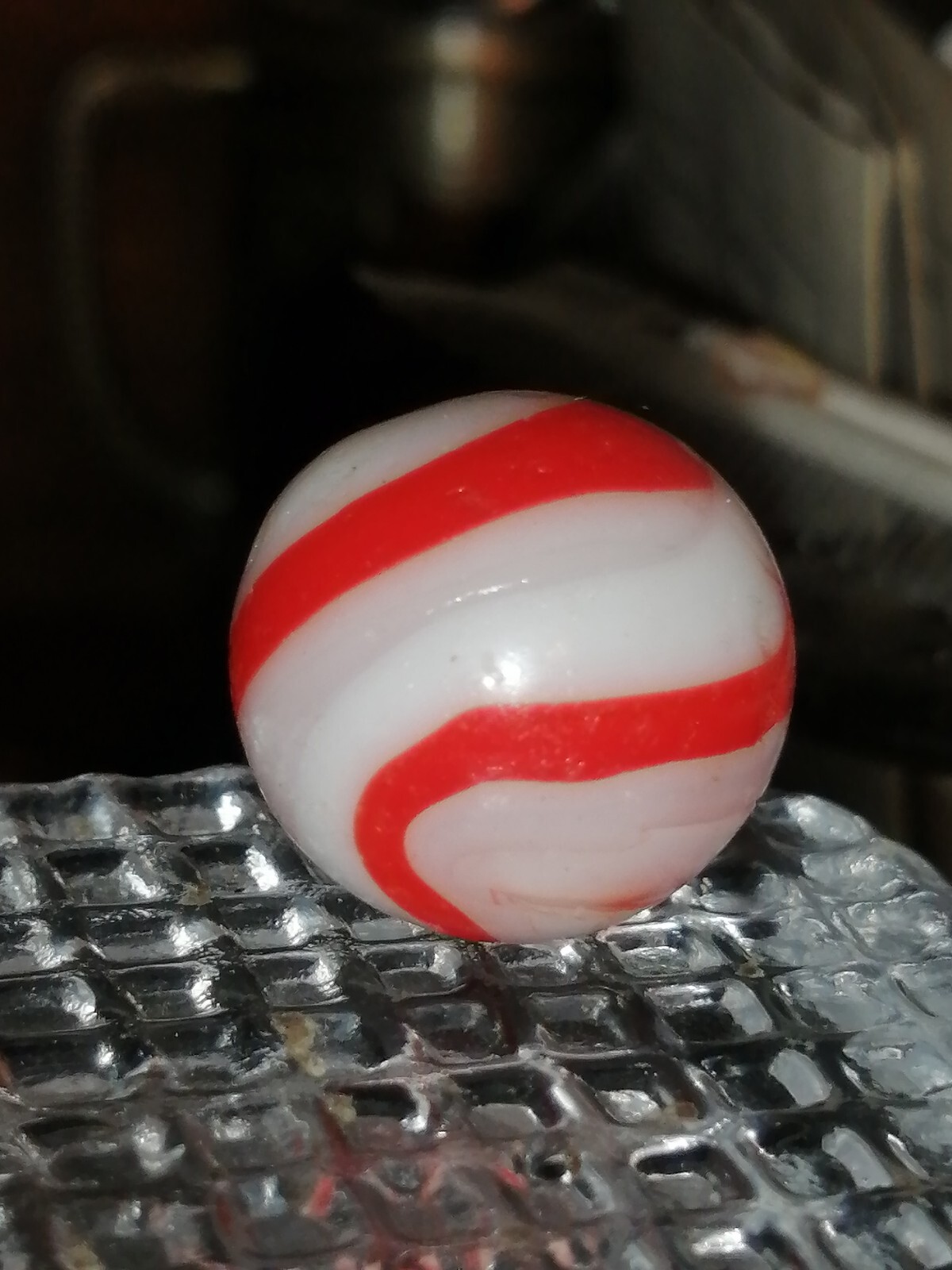 Antique Transitional Yasuda 11/16″ Hand Gathered Drizzle Red 9 And Tail Marble