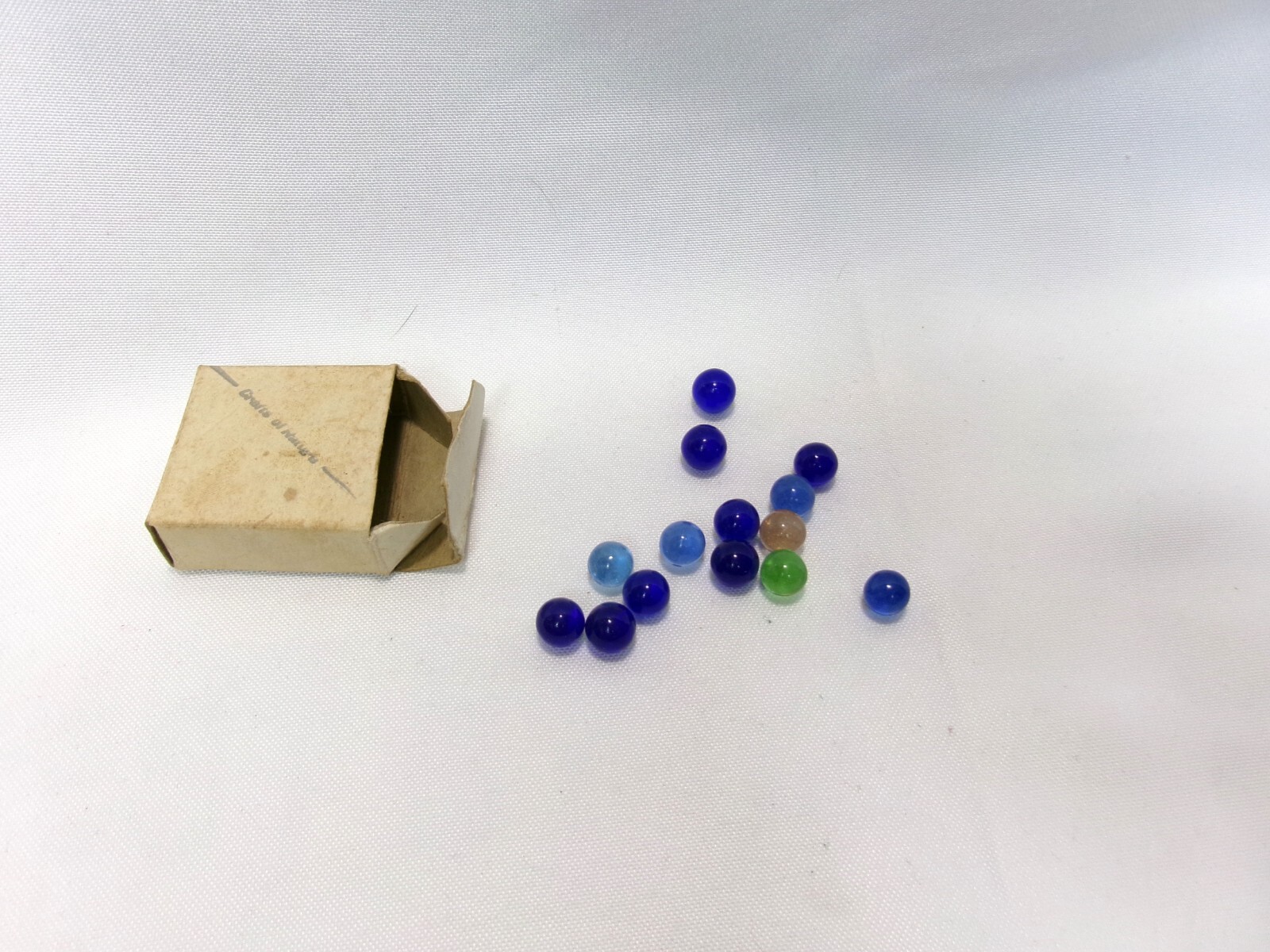 Vintage Boxed Set of 14 Small Glass Marbles, Dime store Mail order Toys – [B3]