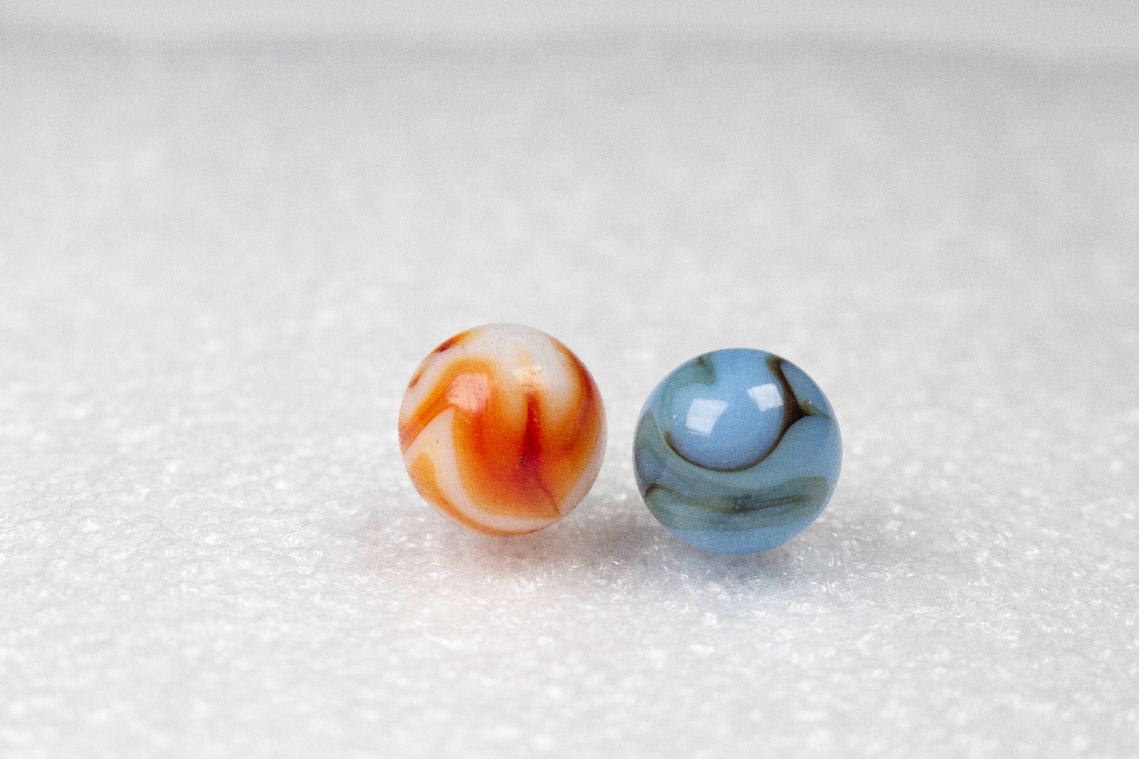 Vintage Marbles Lot of x2 Heaton Agate Dug pair Rotten Robin, busy red Nice L@@K