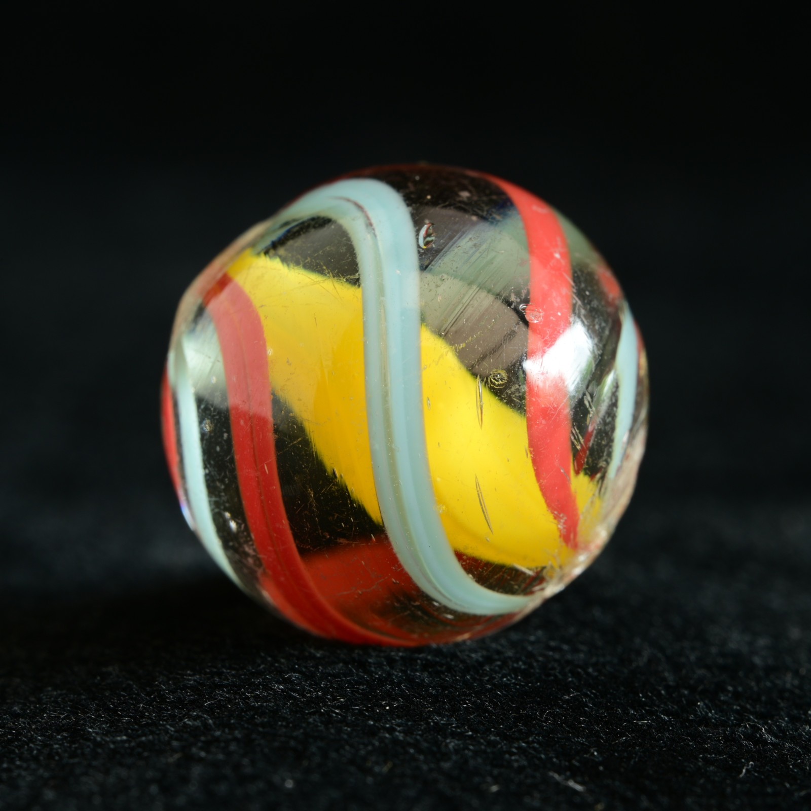 Solid Core German Handmade Antique Marble Zingy Lemon Contrast 17.4mm 21/32”