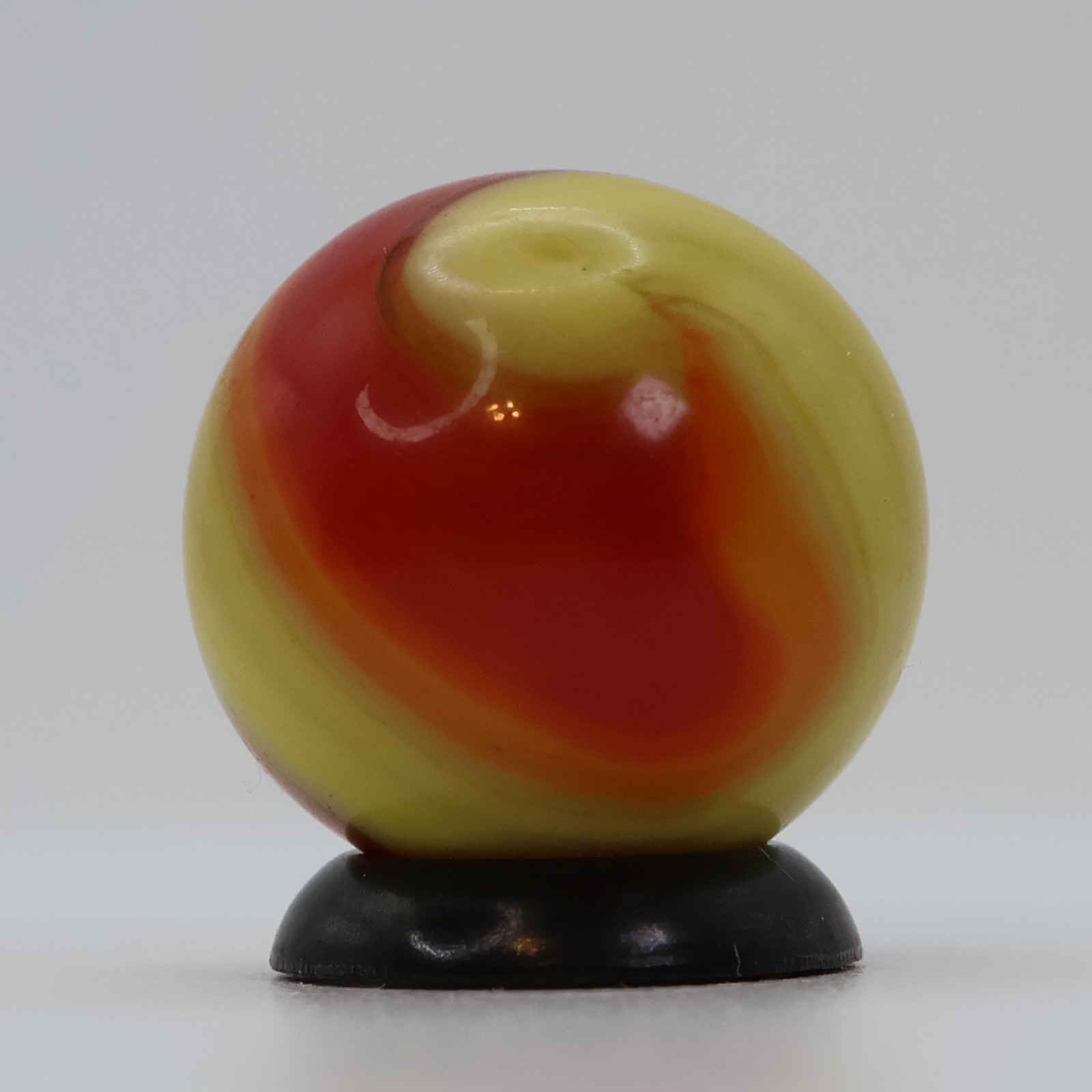 5/8″ Akro Agate Special Corkscrew, Ketchup & Mustard M-