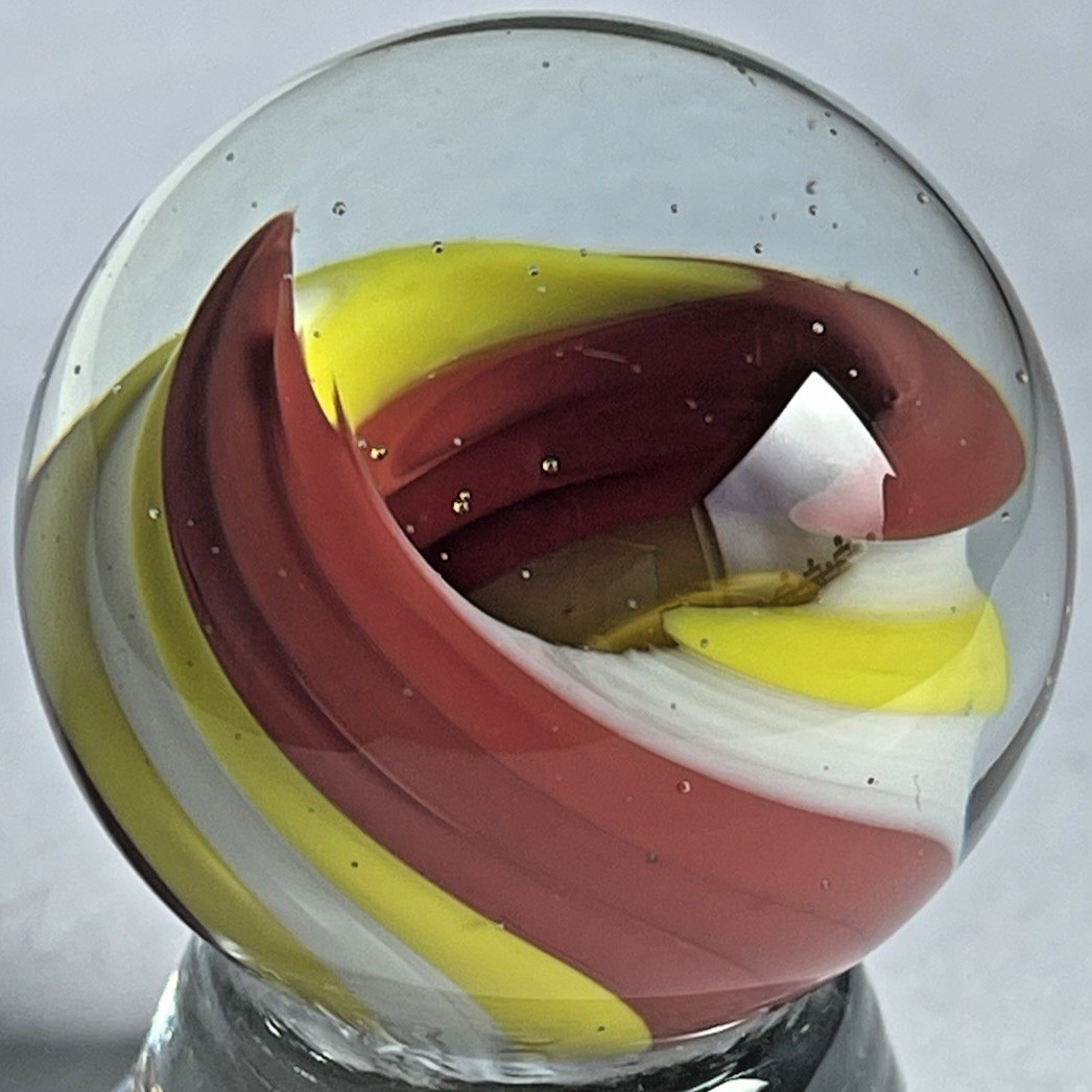 2010 RICK DAVIS MARBLE SIGNED HANDMADE GLASS ART 1.44″ HALF TWIRL UNIQUE 1