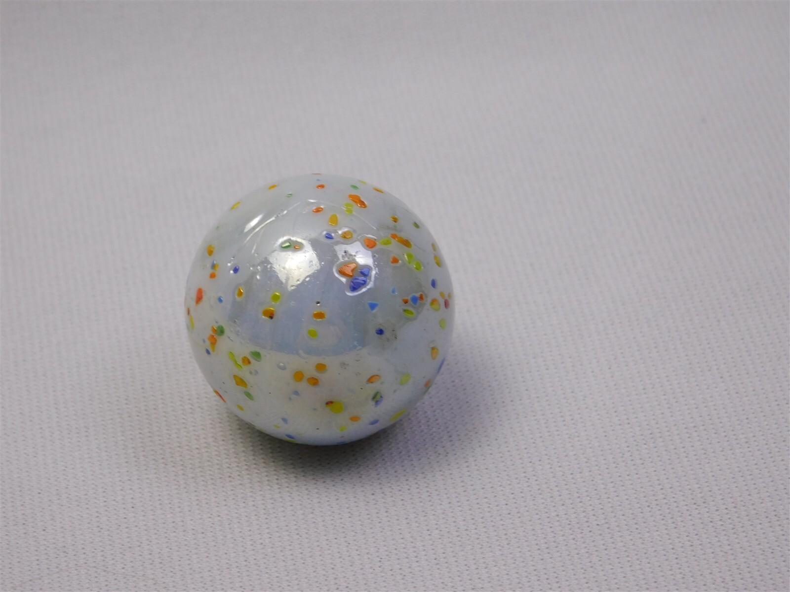 Single Vtg White Luster Confetti Glass Marble Shooter 1.25″ Diameter