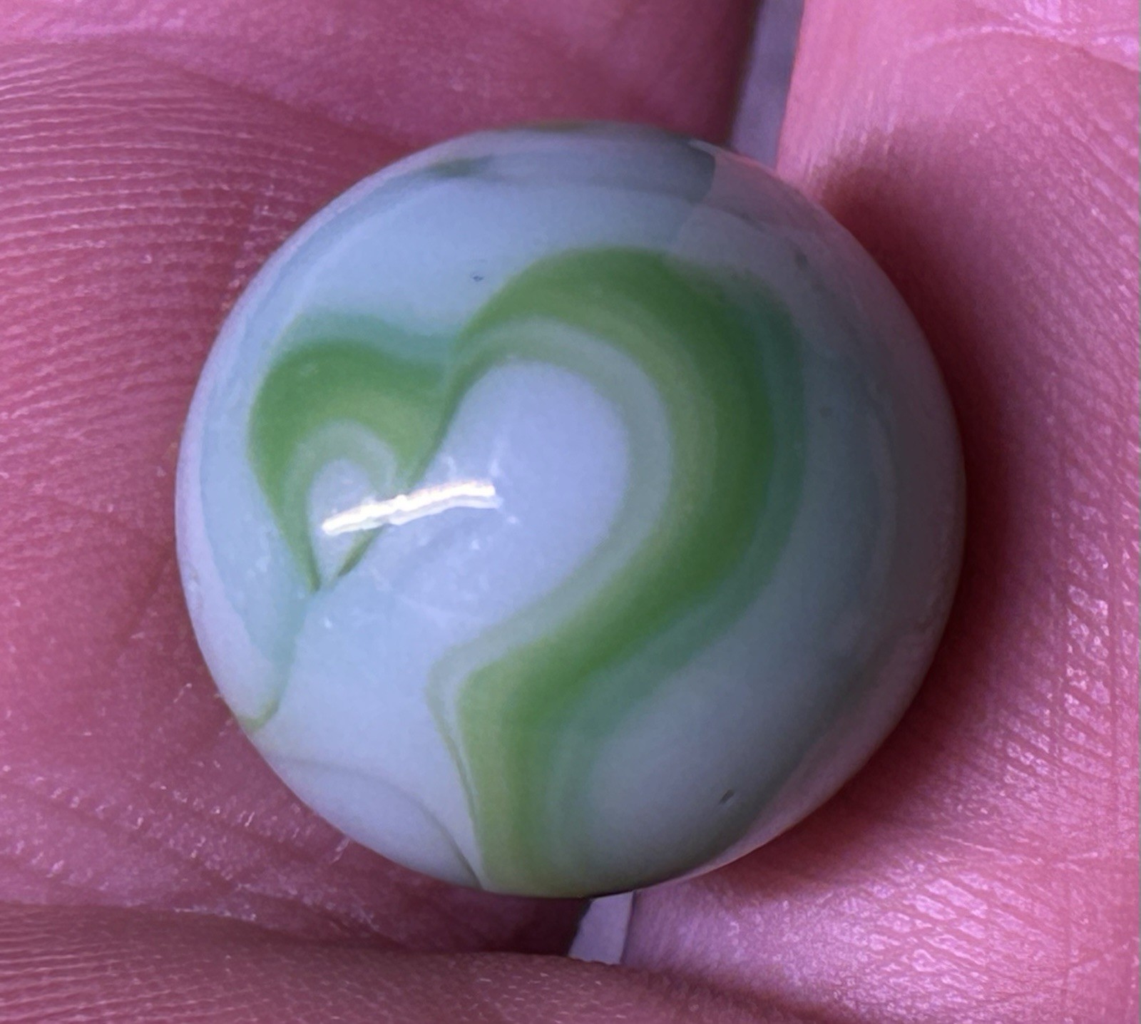 Vintage Alley Agate 0.65” Marble Green Heart Ribbon NM
