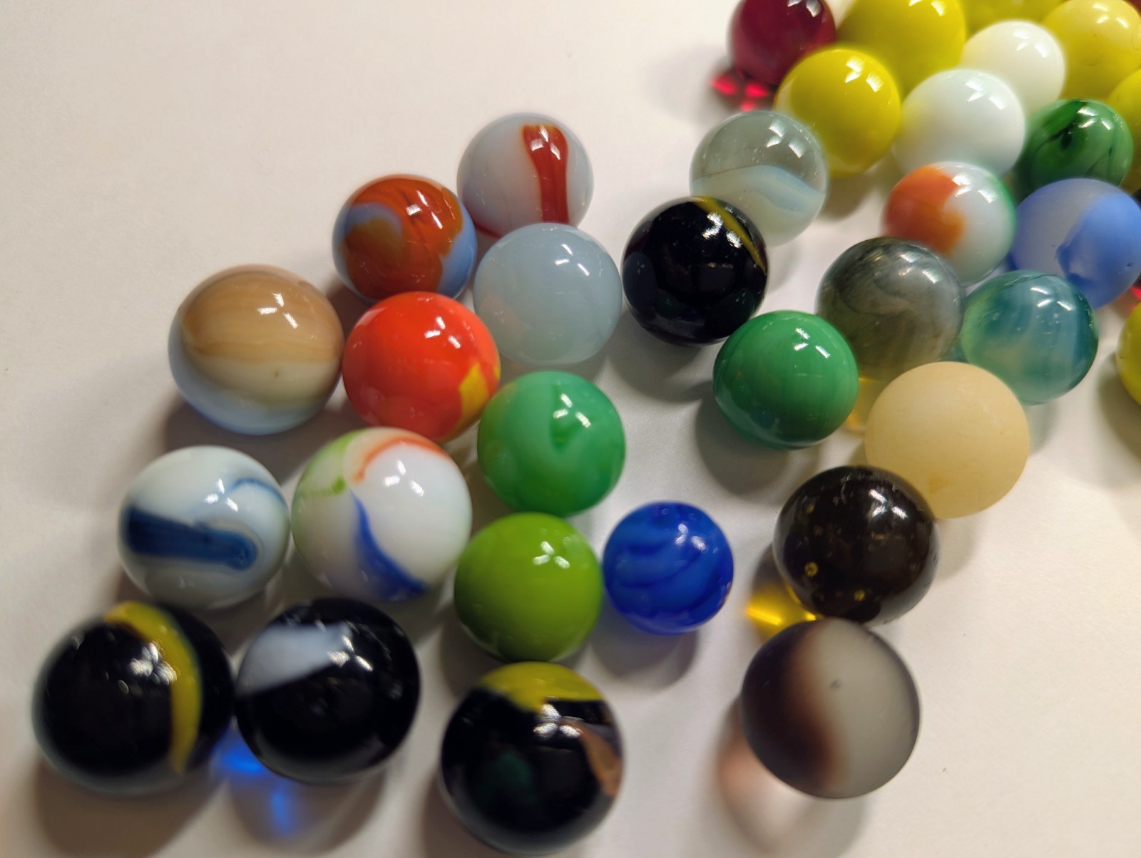 46 VINTAGE MARBLES Mixed Lot Opaque SWIRL Banded FROSTED Color Glass UV REACTIVE