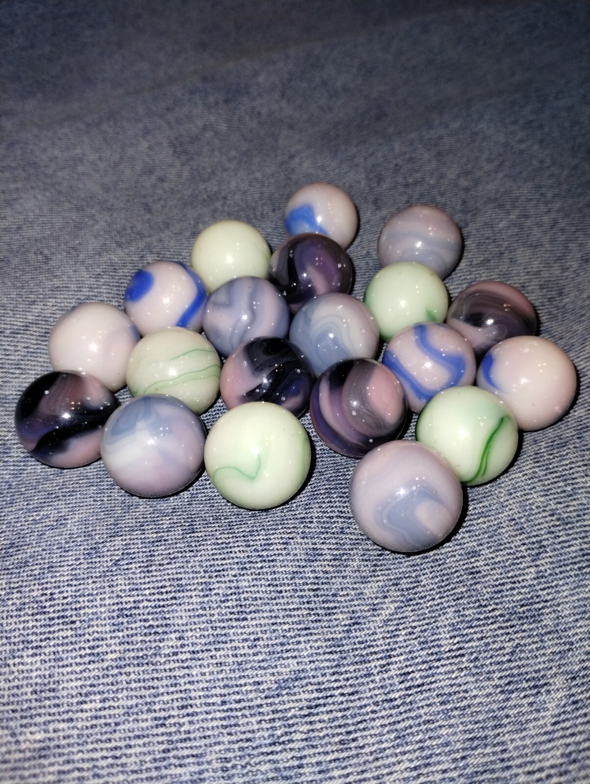 Jabo 20 Florescent Burmese Ultraviolet UV Reactive Fenton Uranium Glass Marbles