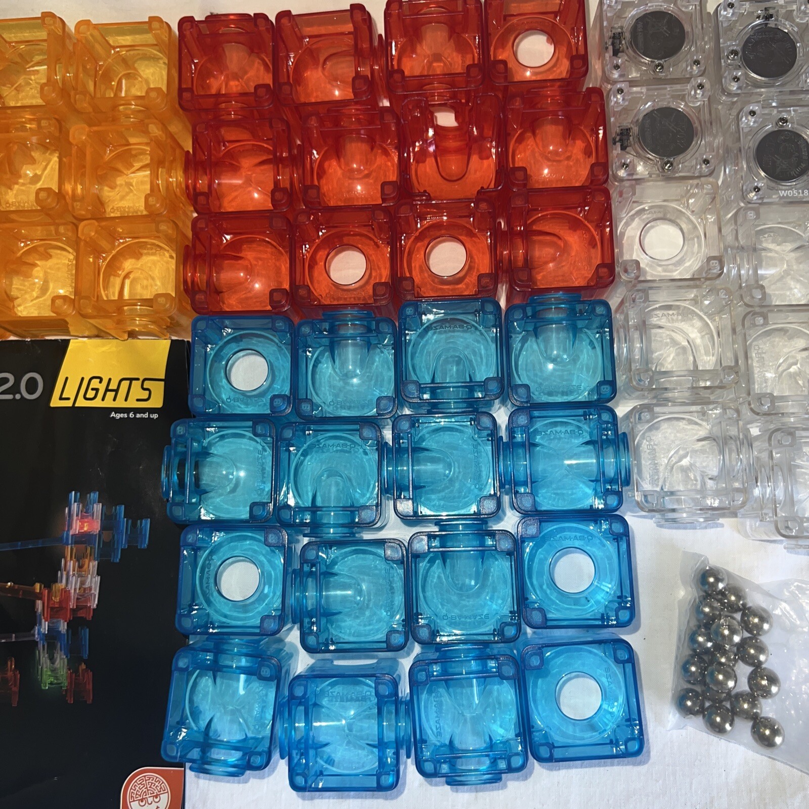 Q-BA-MAZE 2.0: Deluxe Lights Set Age 6 and Up 60 Cubes/8 Light-up 17 marb
