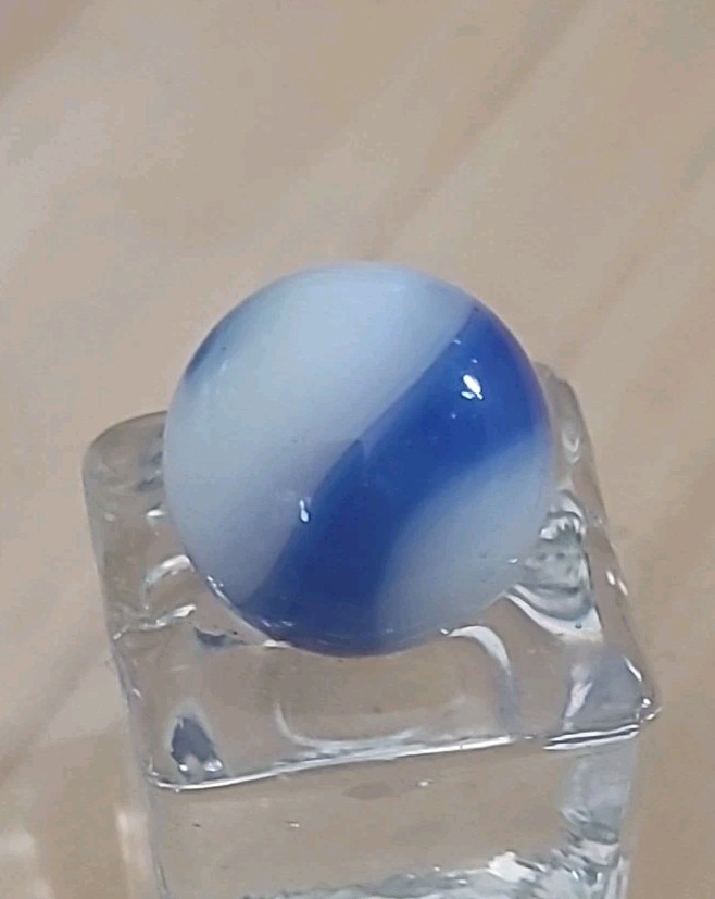 17 mm Marble, “White Base” with Lt. Blue & Dark Blue Swirls, “Corkscrew” NM/-M