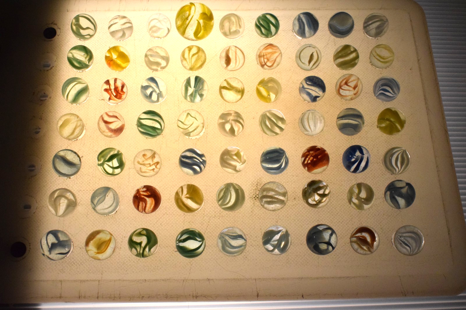 VITRO AGATE MARBLES CATS EYE 6 VEIN CAGE 69PC MIXED LOT PLUS ONE YELLOW SHOOTER
