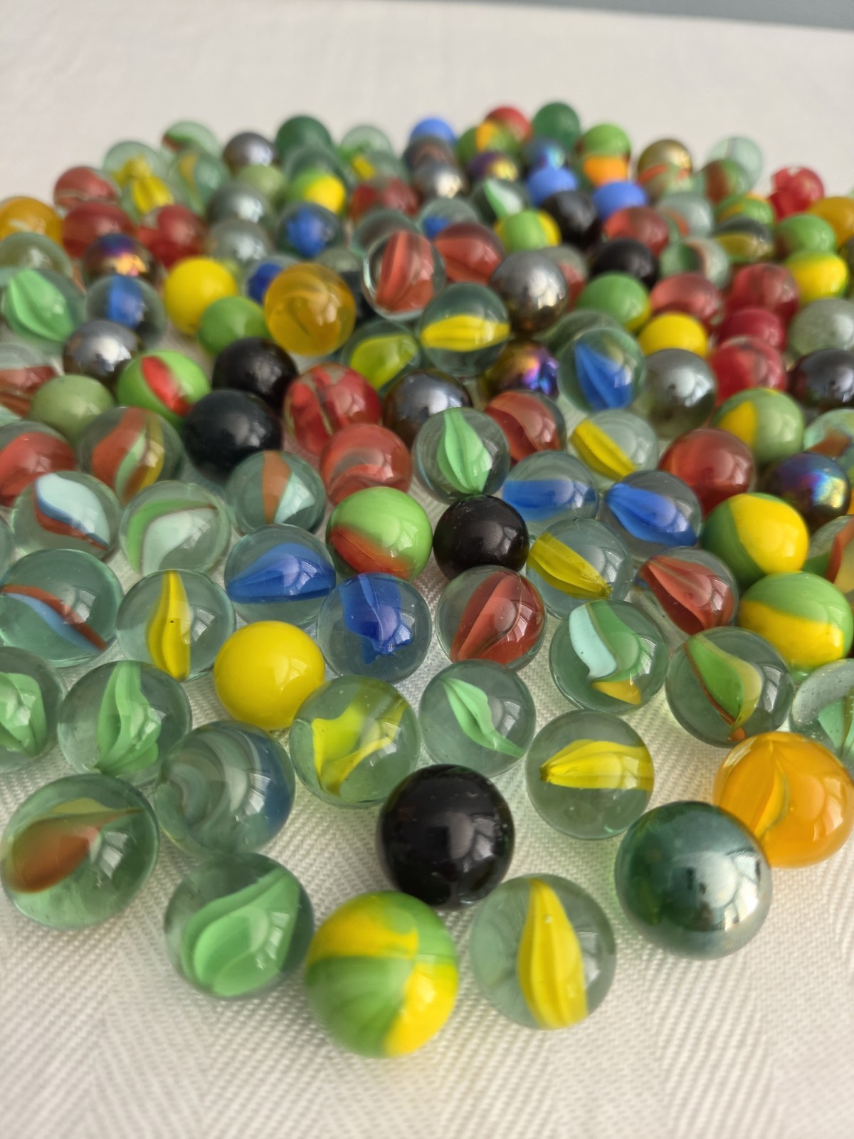 Assorted 170 Lot of Marbles Shooter Marbles Swirl Speckled Cats Eye