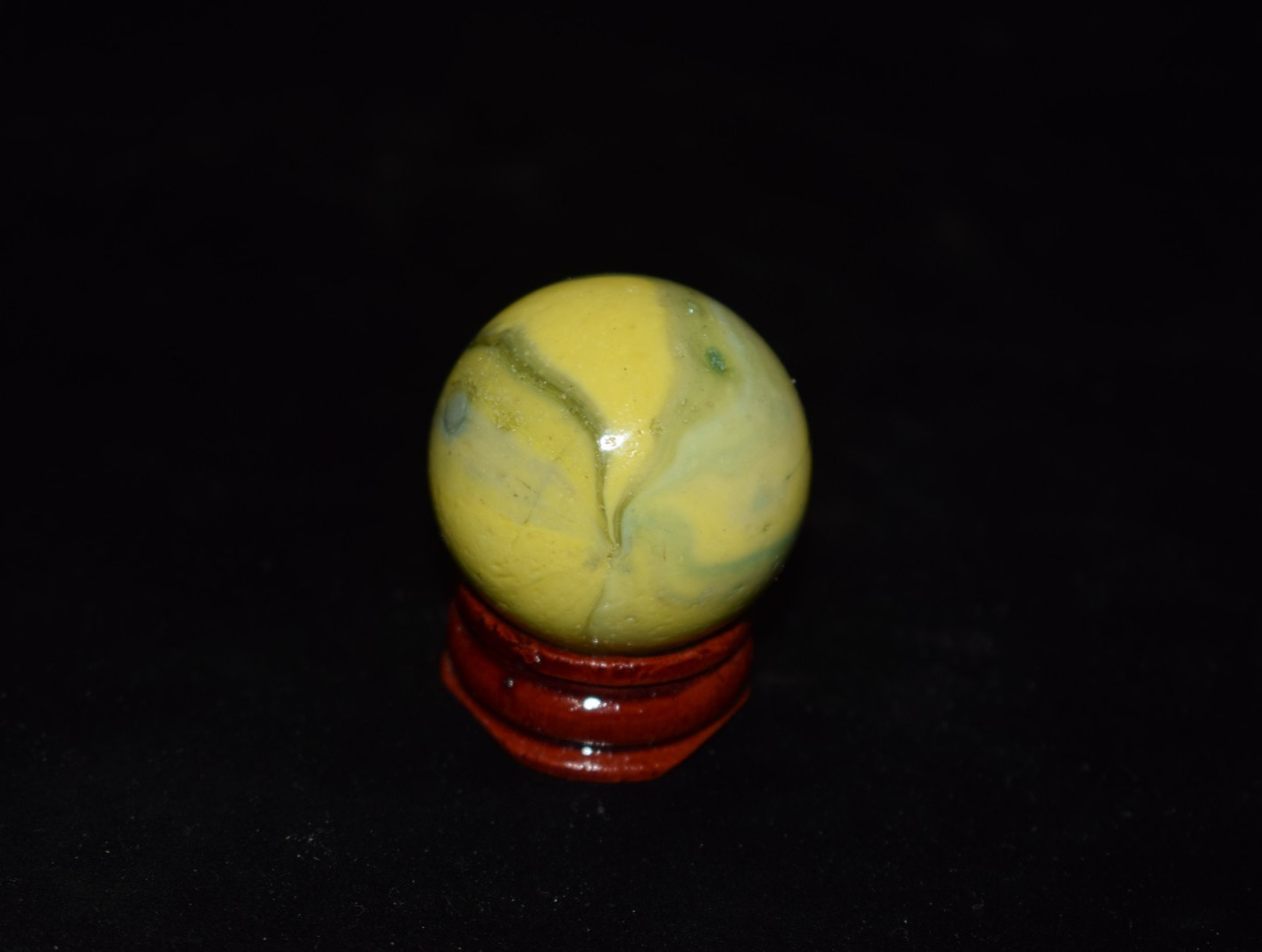 👴👵➖⏩ HTF OLD Retired VACOR EGG🟡YOKE Collectors marble🦶Toebreaker size 1.375″