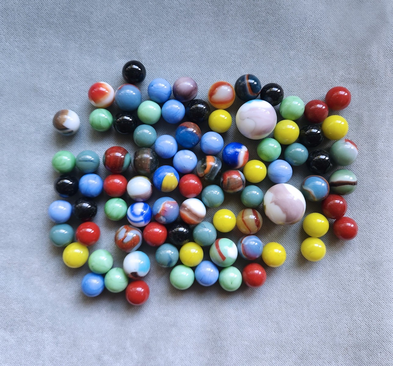 Collection of 84 Vintage and Antique Childhood Estate Marbles 24mm to 13mm