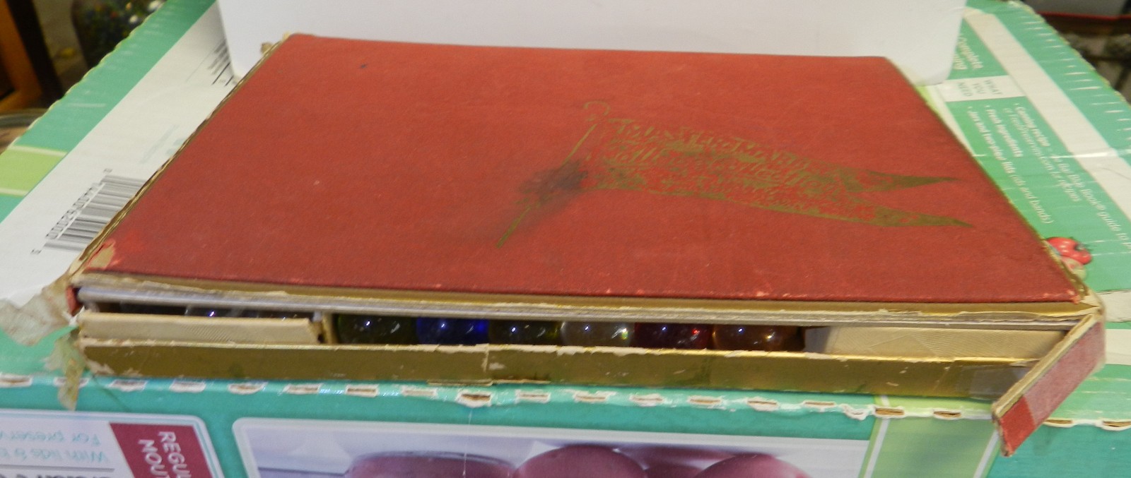 #20459m Vintage Master Marble 1933 Worlds Fair Box With Marbles and Original Bag