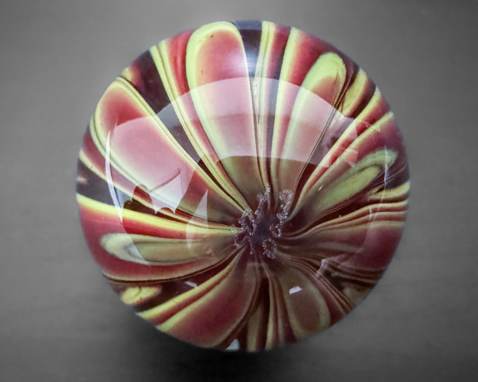 Steve Davis 1.5″ Red Green Contemporary Handblown Art Glass Marble