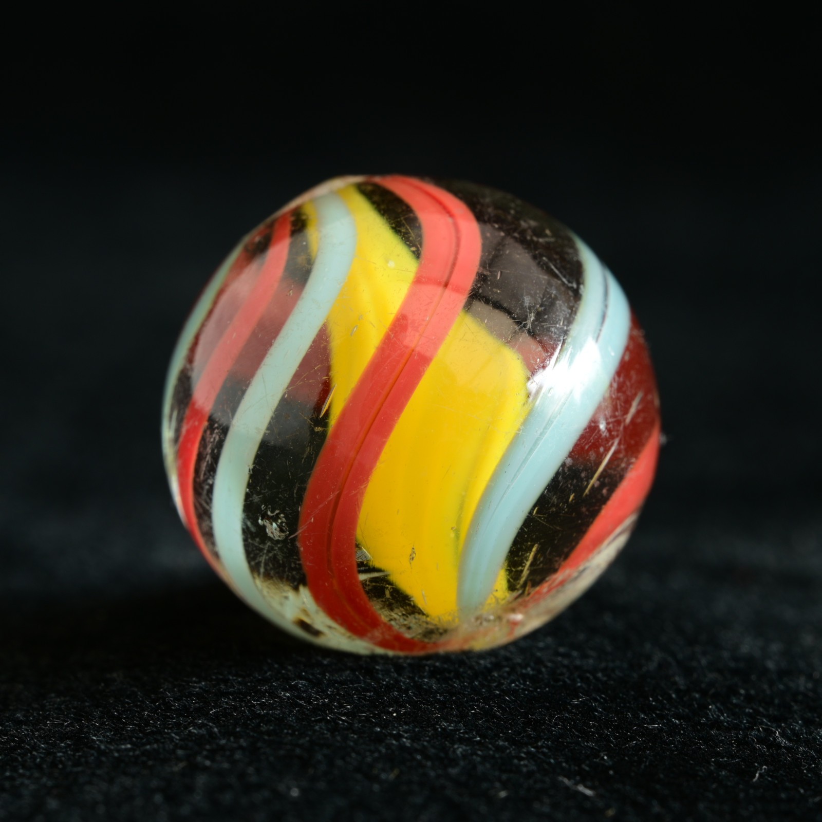Solid Core German Handmade Antique Marble Zingy Lemon Contrast 17.4mm 21/32”