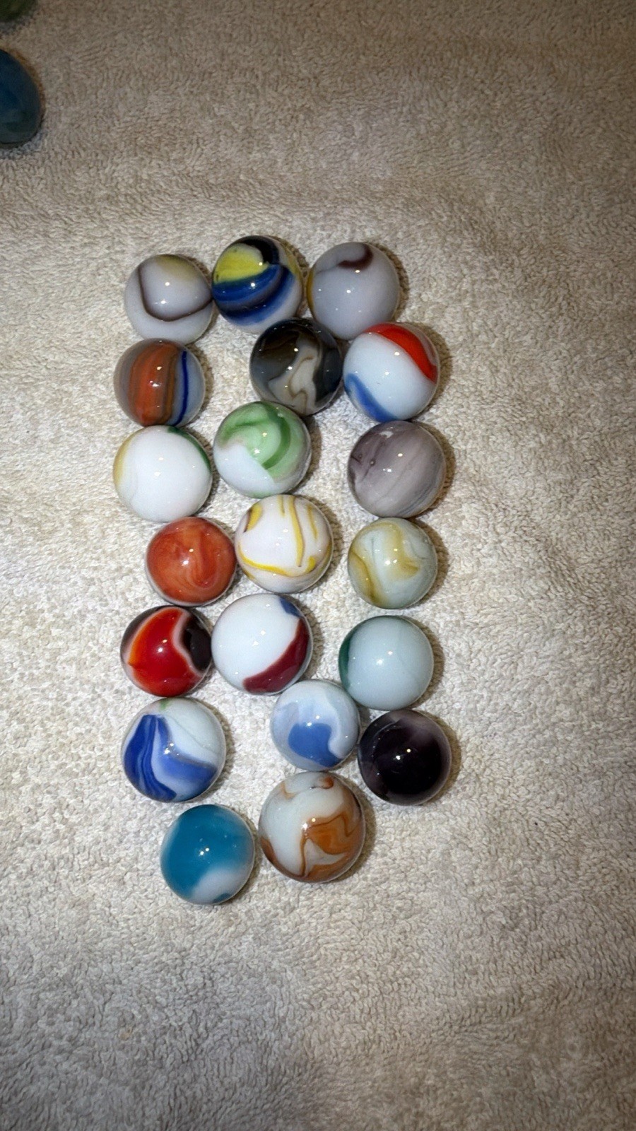 Lot of 20 Vintage 1” Glass Marble Shooters – Swirl & Corkscrew – Milk glass