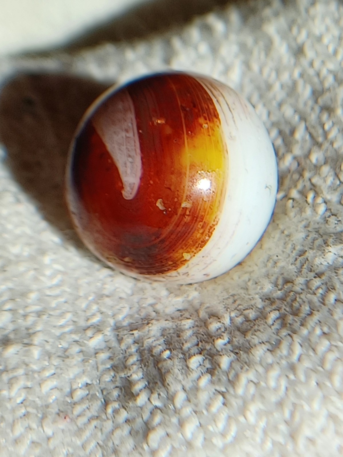 Dug Akro corkscrew featuring accidental color change from cullet bleeding. Rare.