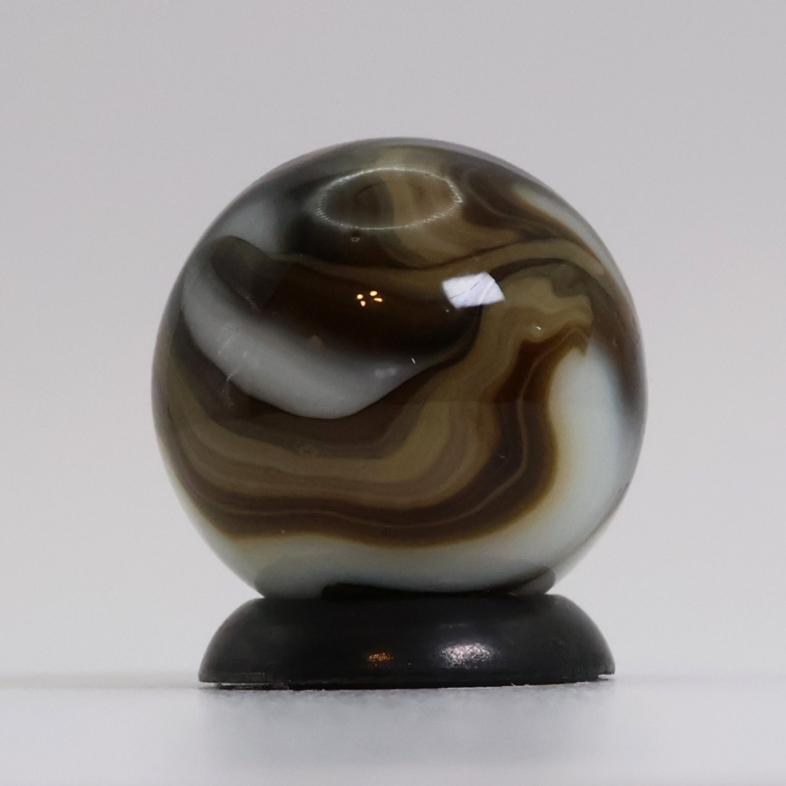5/8″ Swirl Marble Busy Pattern White & Brown NM+