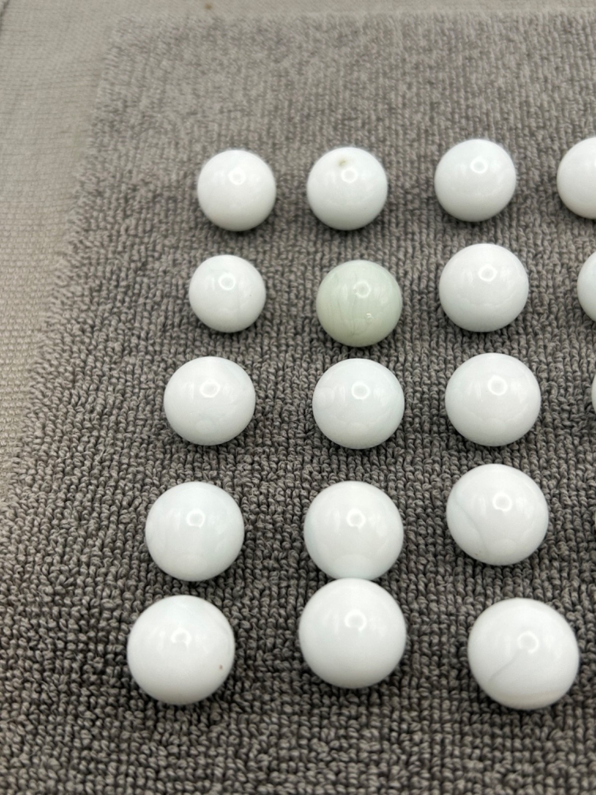 Lot of 50 Vintage White Glass Marbles Swirl Pattern Mixed Shades Approx 5/8″