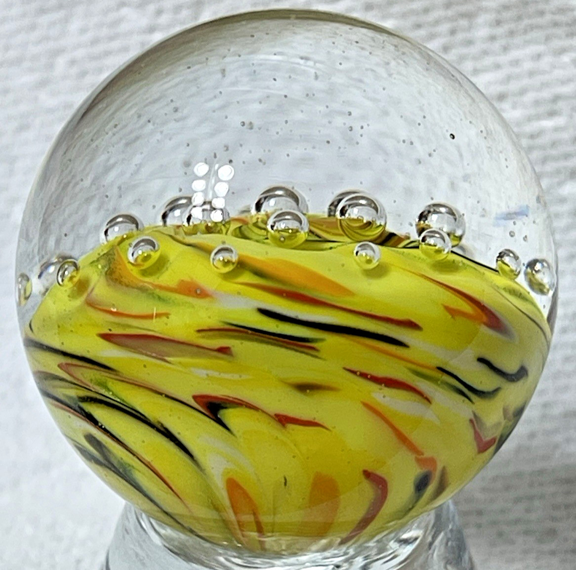 2015 RICK DAVIS MARBLE SIGNED HANDMADE GLASS ART 1.50 YELLOW ORANGE RED BUBBLES
