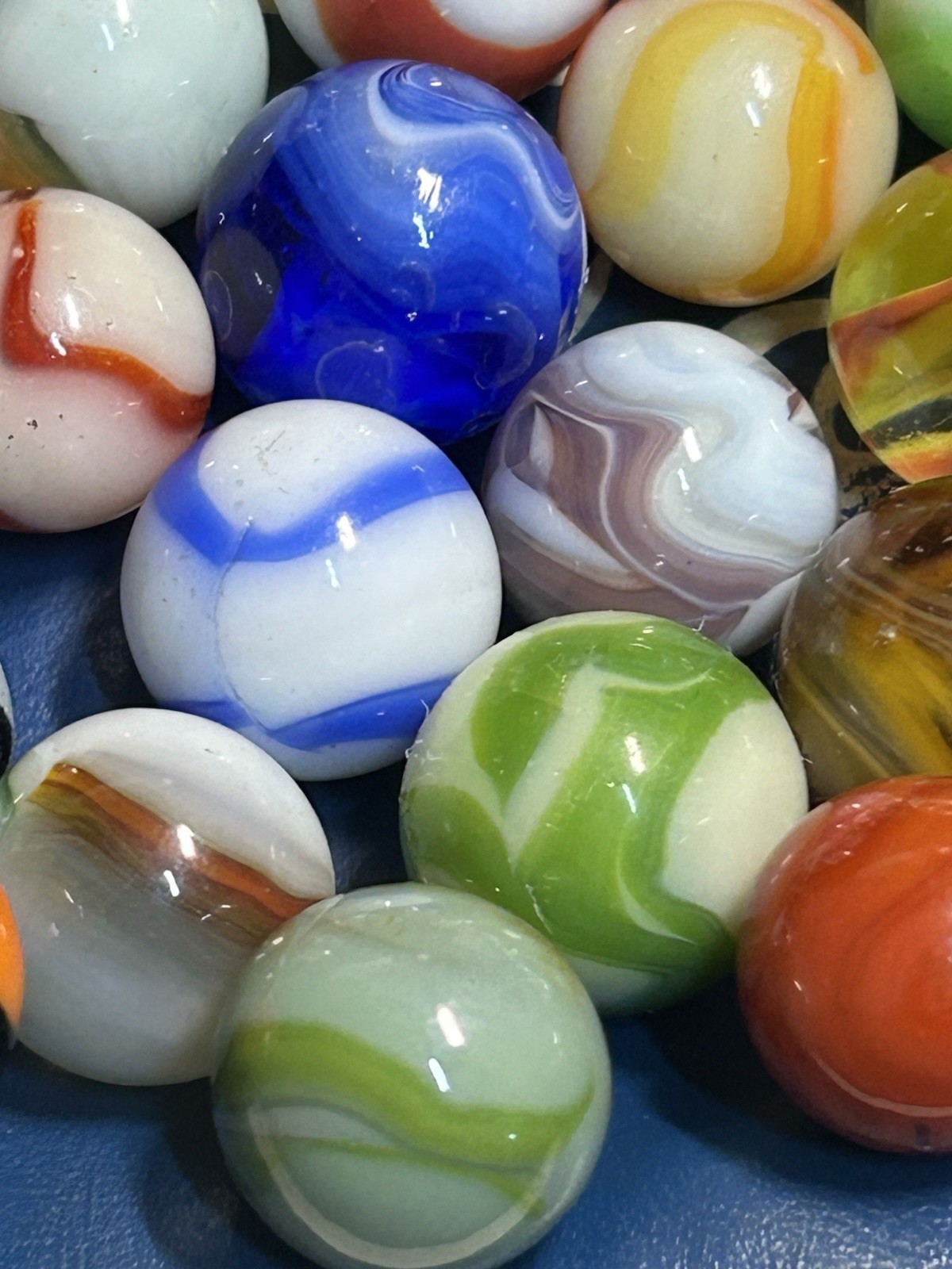 Mixed Lot 60 Vintage Marbles Peltier, Vitro, Akro, Alley, Marble King, Master L2