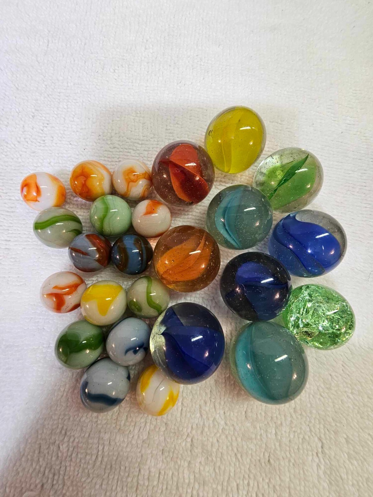 Lot of 25- Glass Marble Shooters Cat Eyes Swirl Blue Green small medium- G4