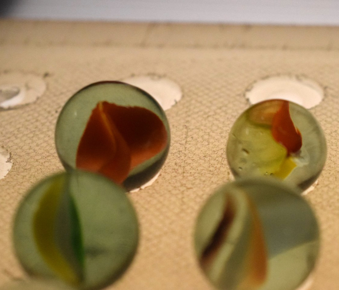 JAPAN CLEAR GREEN MARBLES CATS EYE BANANA 21PC LOT 1960s VINTAGE RED BLUE YELLOW