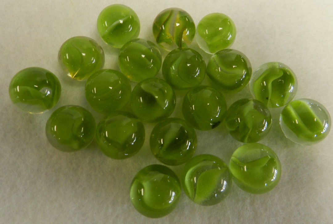 #20616m Vintage Group or Lot of 20 Aventurine Cat’s Eye Marbles