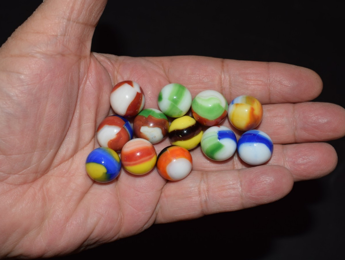 🧐👉 Beautiful Lot of 12 Vintage 👑MARBLE KING👑 collector’s marbles size.625″