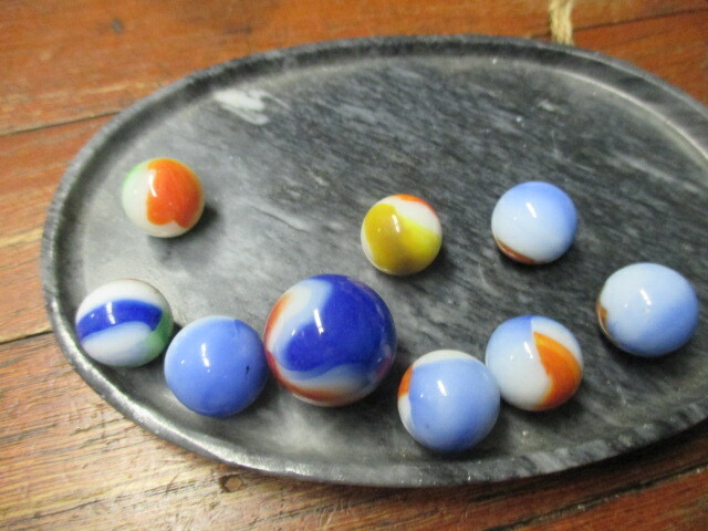 9 Marbles Vintage 5/8″ Agate Swirls 1 is 7/16″ & 8 are 5/16″ toy collectible