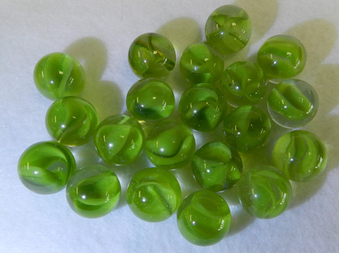 #20616m Vintage Group or Lot of 20 Aventurine Cat’s Eye Marbles