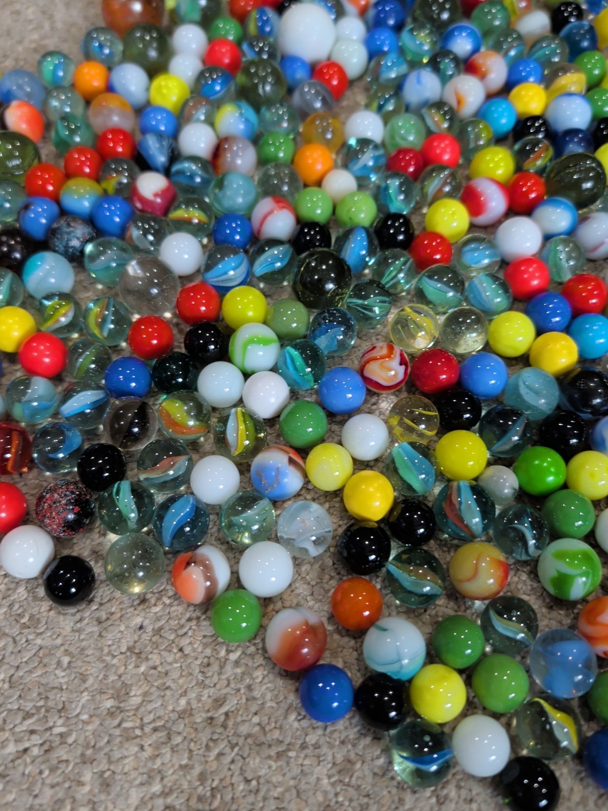 Estate Lot of 375+ Vintage & Modern Glass Marbles – Cat’s Eye, Swirls, Shooters