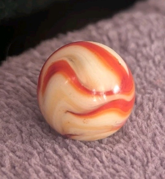 Ravenswood Alley? UV Uranium Cadmium Selenium Red Raven Swirl Glass Marble .63
